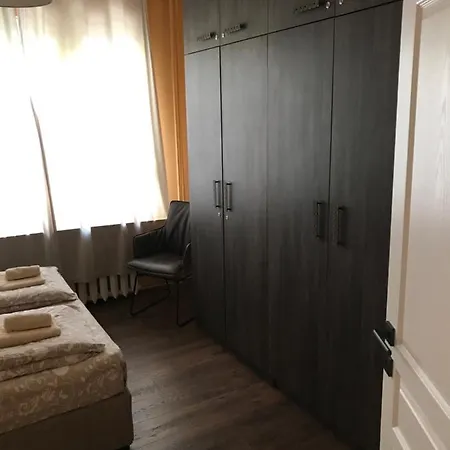 Top Center Luxury Apartment *