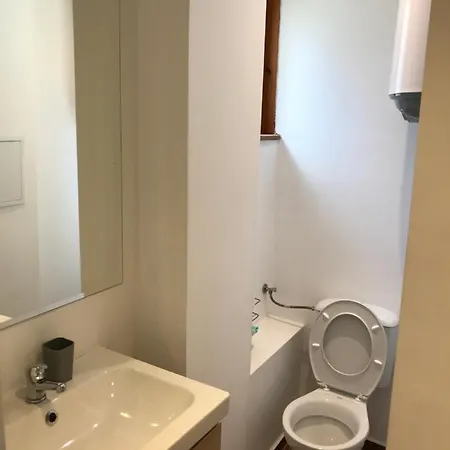 Top Center Luxury Apartment *